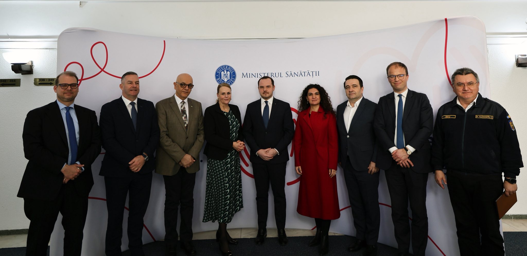 România își consolidează pregătirea pentru situații de urgență sanitară, urmând exemplul Uniunii Europene Recent, ministrul sănătății, Alexandru Rogobete, a avut o întâlnire importantă cu reprezentanți de nivel înalt ai Uniunii Europene, pentru a discuta despre modalitățile prin care sistemul de sănătate românesc poate fi întărit în fața crizelor sanitare