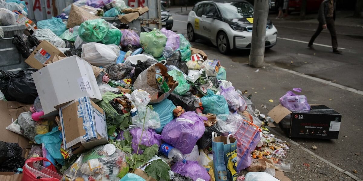 Consiliul Local al Sectorului 1 a aprobat marți, 31 martie 2026, un studiu de oportunitate pentru crearea unei societăți proprii de salubritate, o decizie care a suscitat discuții aprinse în plen