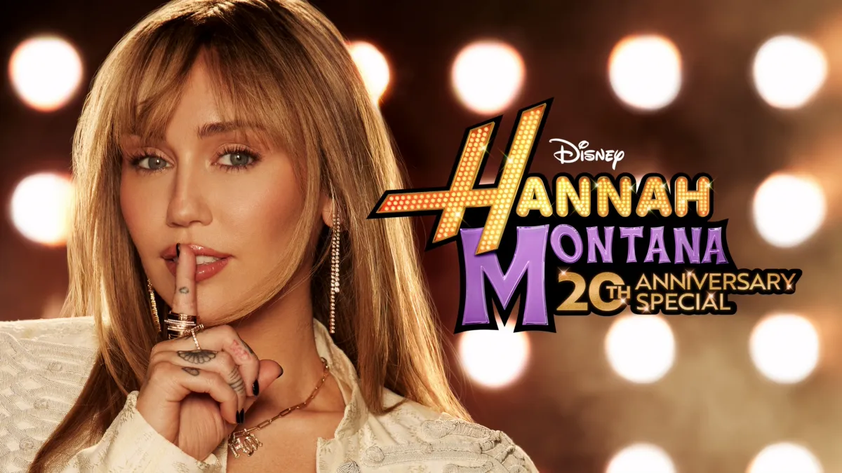 Disney+ a lansat oficial, pe 24 martie, specialul aniversar dedicat celor 20 de ani de la debutul serialului „Hannah Montana”, odată cu memorabilele momente ale serialului, un “pop” quiz și detalii despre vizionarea evenimentului