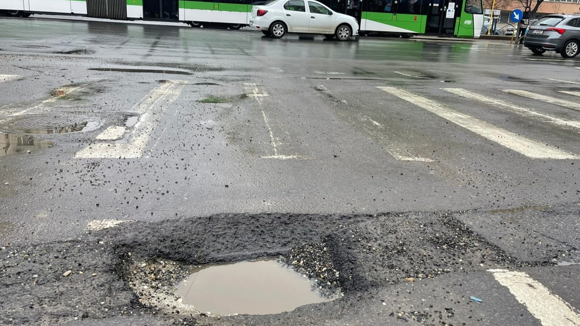 Bucureștenii din Sectorul 5 au la dispoziție o modalitate modernizată și rapidă de a semnala problemele legate de infrastructură, inclusiv gropile apărute după sezonul rece sau alte defecte ale carosabilului și trotuarelor