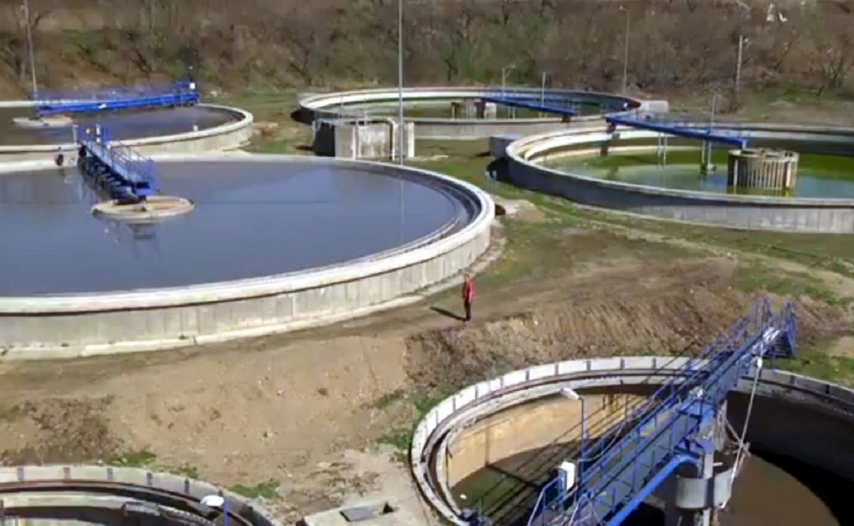 Stația veche de epurare a Ploieștiului, construită în perioada 1965-1970, devine o problemă majoră pentru bugetul orașului, fiind astăzi una dintre principalele surse de datorii ale administrației locale