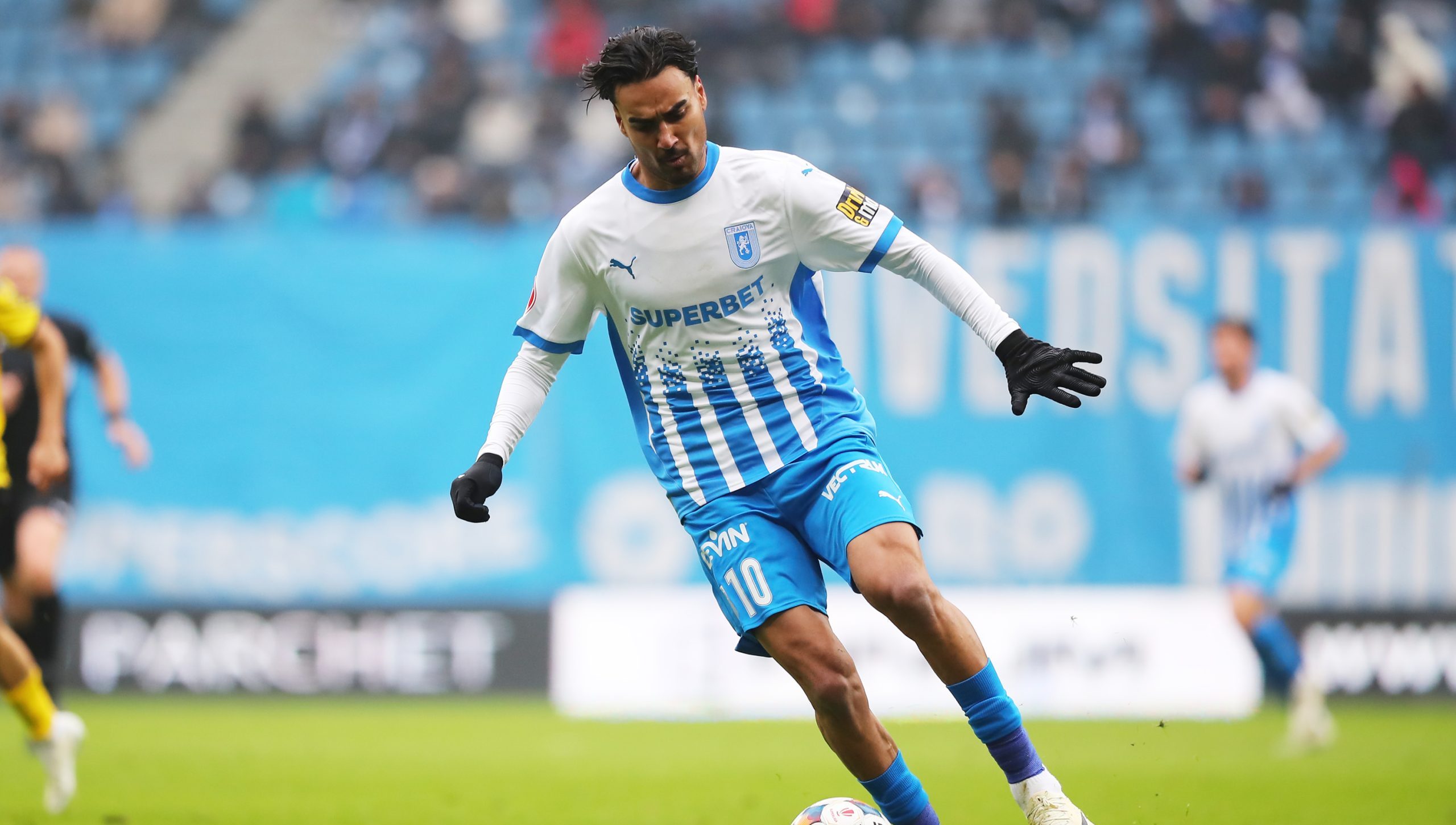 Universitatea Craiova a reușit o calificare spectaculoasă în semifinaleCupei României Betano, după o victorie dramatică și plină de suspans în fața celor de la CFR Cluj