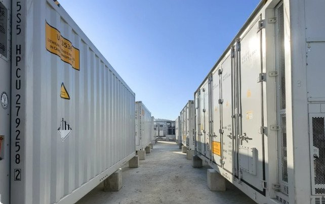 Grupurile grecești PPC și METLEN și-au unit forțele pentru a-și extinde impactul în sectorul energiei din Europa de Sud-Est, anunțând semnarea unui acord de joint-venture menit să dezvolte capacități de stocare a energiei în România, Bulgaria și Italia