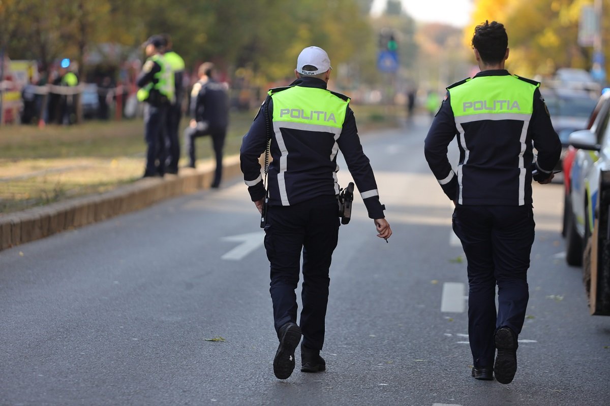 Un bărbat ucrainean de 31 de ani a provocat sâmbătă dimineața o situație neobișnuită în județul Suceava, după ce a aterizat cu un aparat de zbor de mici dimensiuni pe un teren agricol din localitatea Frătăuții Vechi, situată în nord-estul țării