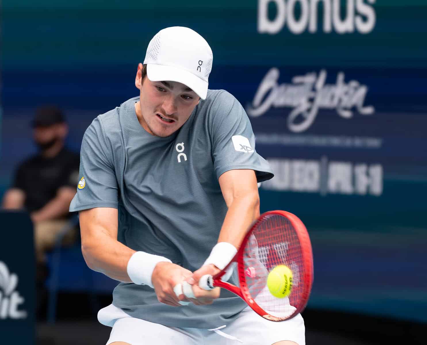 João Fonseca, vedeta zilei la Miami Open, își surpinde propriile limite într-un meci palpitant Brazilianul João Fonseca a reușit să domine scena principală a zilei la Miami Open, oferindu-le spectatorilor un meci memorabil și o veste bună pentru tenisul sud-american