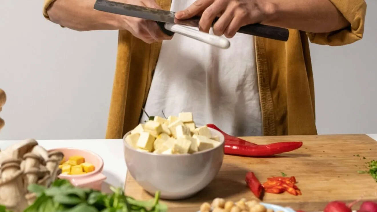 Soia, de la aliment al lipsurilor la vedetă a gastronomiei moderne în Europa Centrală și de Est În ultimii ani, soia și produsele derivate au traversat o transformare spectaculoasă pe scena culinară a Europei Centrale și de Est