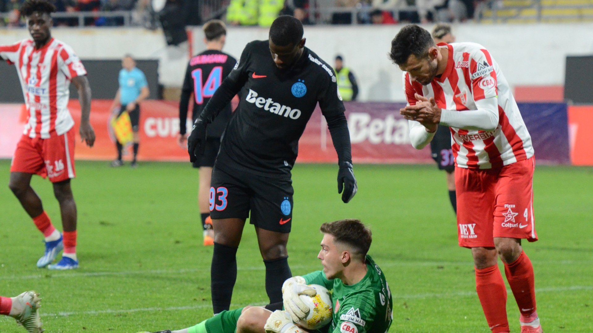 Etapa 29 din SuperLiga Românească de fotbal a debutat vineri, 27 februarie, la Sibiu, și marchează momentul în care lupta pentru calificarea în play-off atinge apogeul