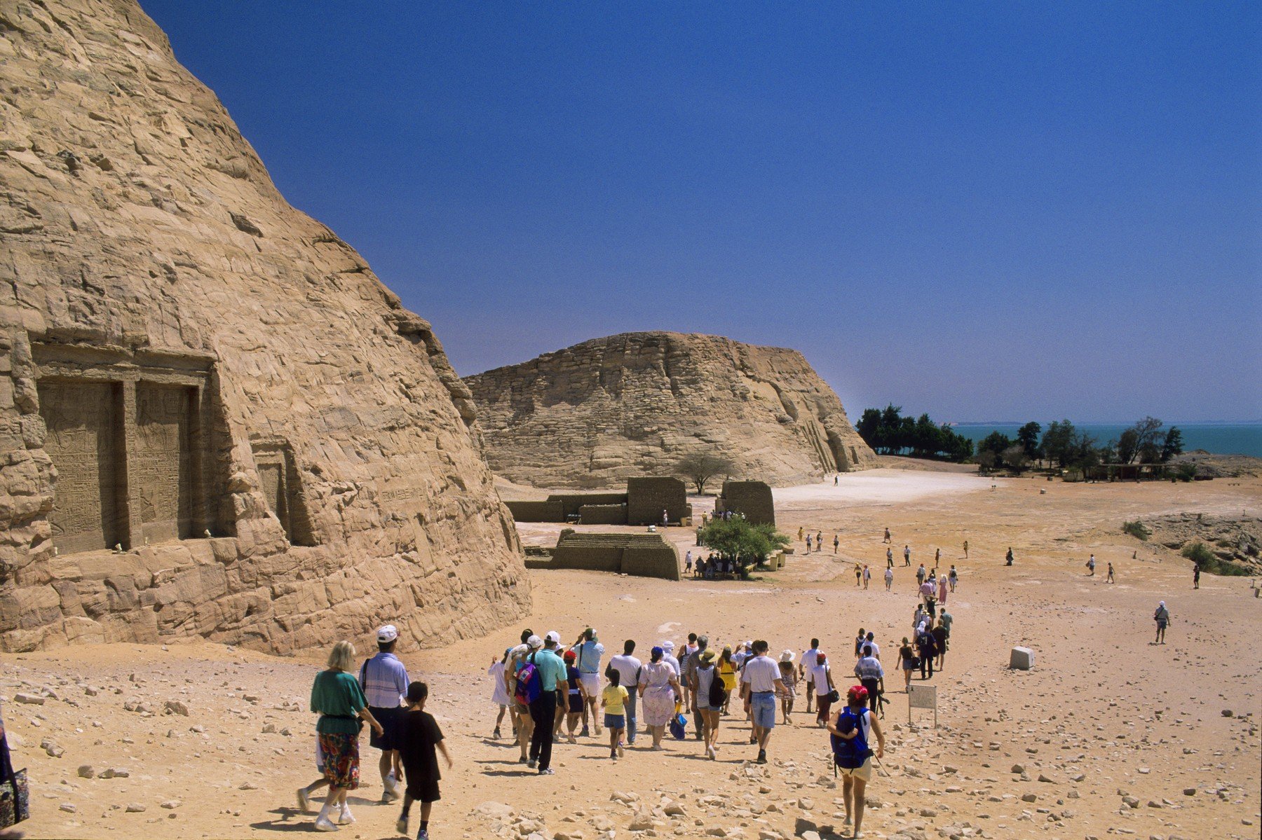 Ministerul Afacerilor Externe a emis recent o avertizare de călătorie pentru românii care plănuiesc să se deplaseze în Egipt, indicând zonele cu potențial de risc și recomandări de siguranță