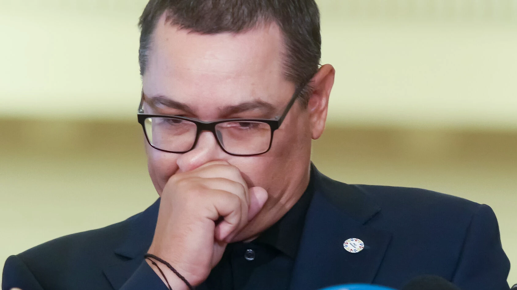 Fiica lui Victor Ponta nu a avut prioritate pentru zborul de evacuare din Orientul Mijlociu, declară oficialii Criticii și oficialii români care au urmărit evoluțiile refugiaților și cetățenilor români blocați în zone de conflict din Orientul Mijlociu au fost surprinși de recentele explicații privind modul în care s-a gestionat procesul de evacuare
