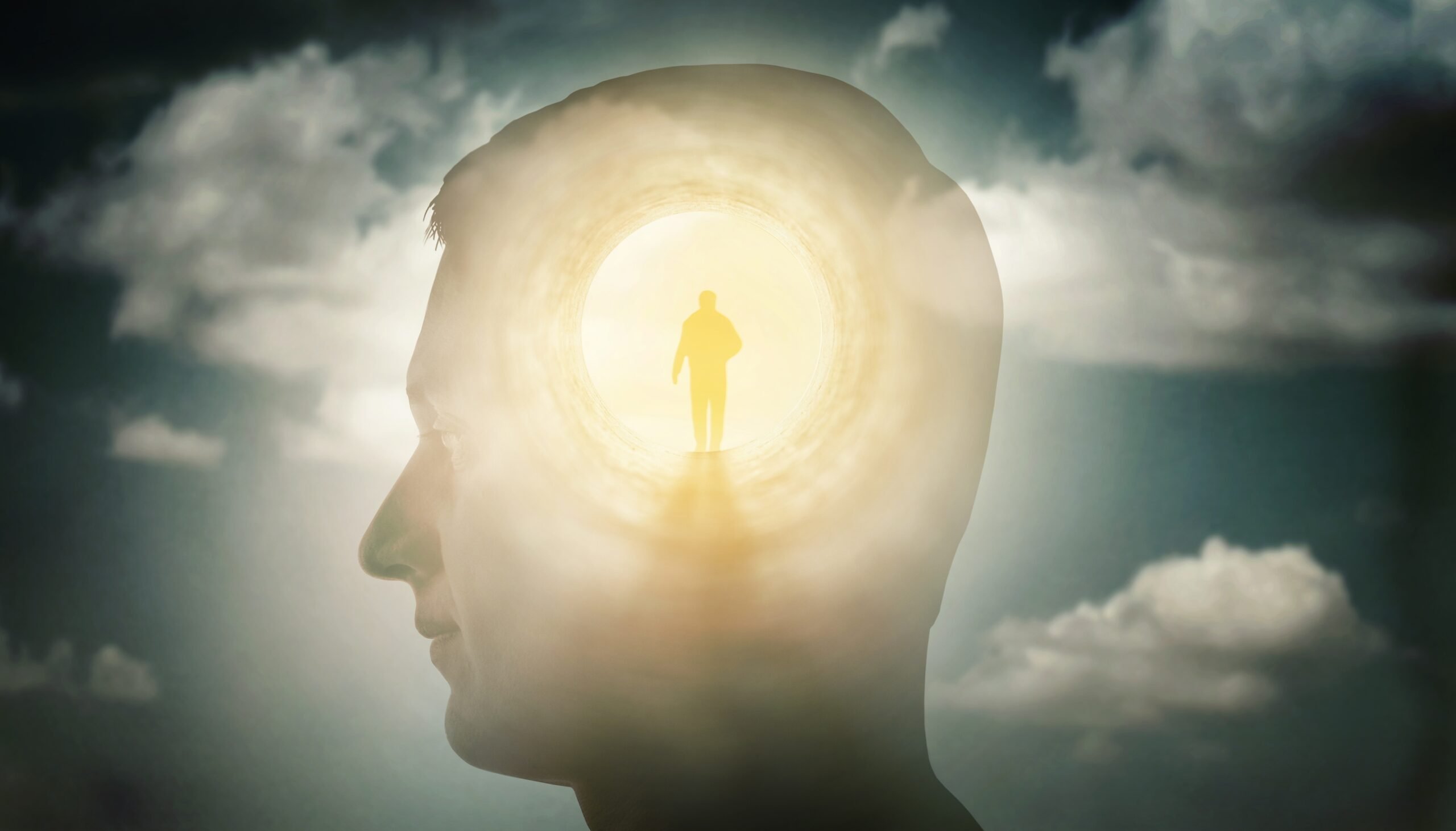 Vocea interioară, adesea înrădăcinată în mintea noastră, poate fi atât un ghid, cât și un obstacol