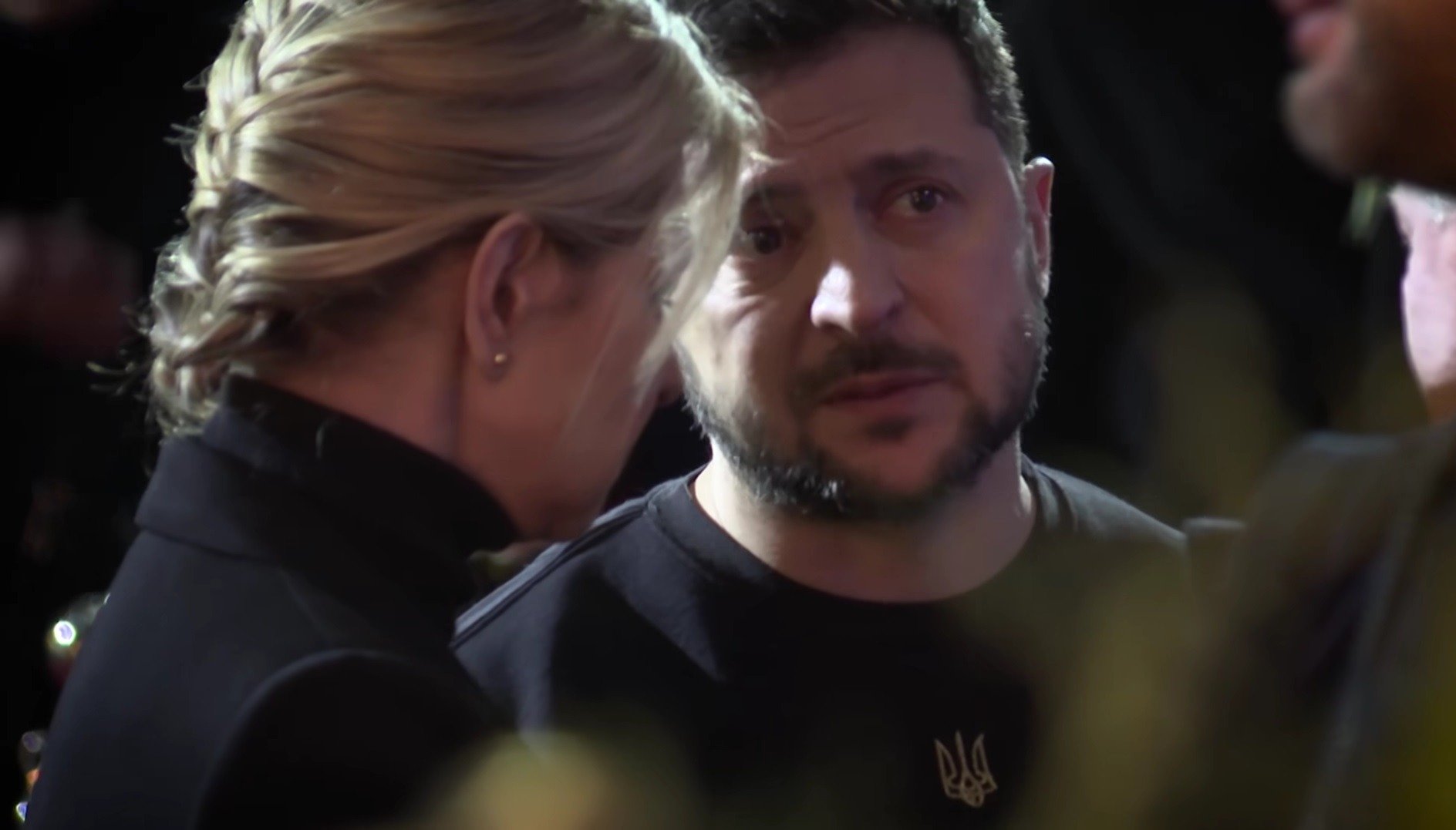 Președintele Ucrainei, Volodimir Zelenski, despre relația cu familia și planurile de viitor în contextul războiului În mijlocul celui mai durerii și complex conflict de la sfârșitul celui de-al Doilea Război Mondial, președintele Ucrainei, Volodimir Zelenski, a ieșit din retorica obișnuită pentru a oferi o perspectivă diferită asupra vieții sale personale și a viziunii politice