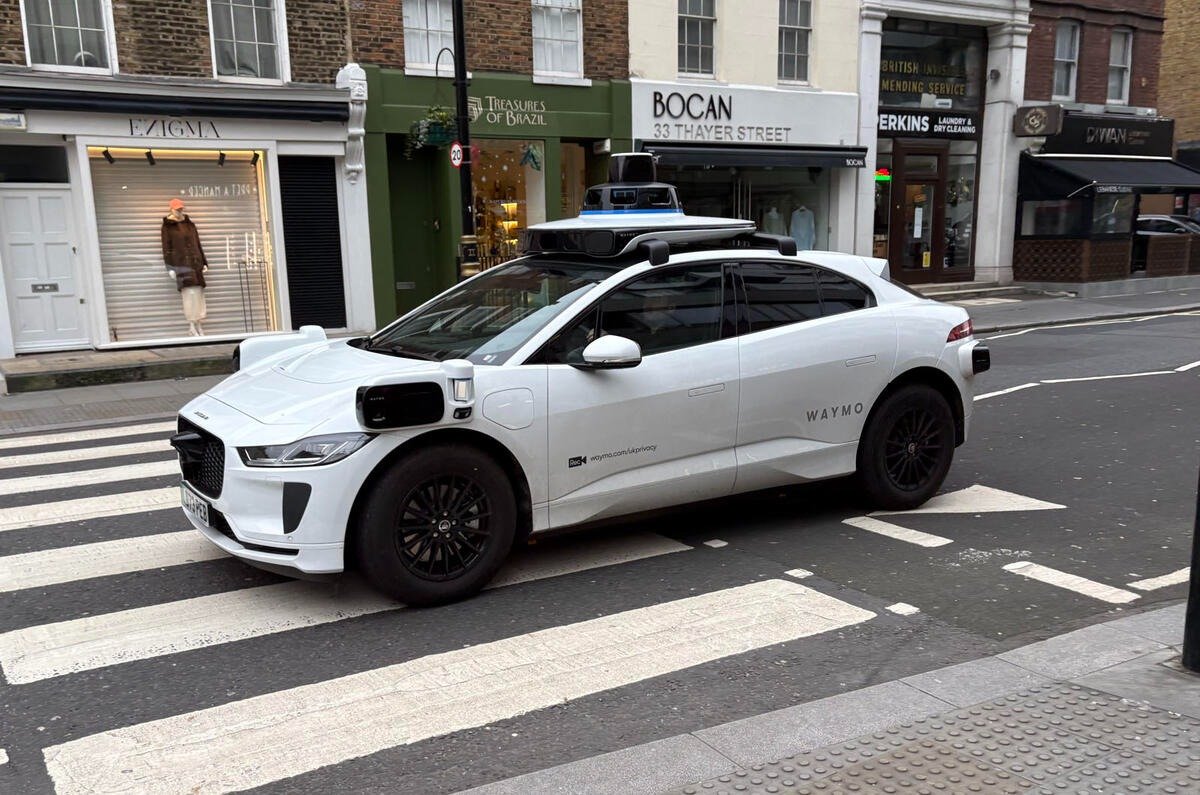 Taxiurile autonome, un cost nescontat pentru orașe: între inovație și responsabilitate publică San Francisco trăiește în aceste zile un experiment dificil, acela al tehnologiei autonome care pare să reconfigureze complicat relația dintre oraș, industrie și cetățeni