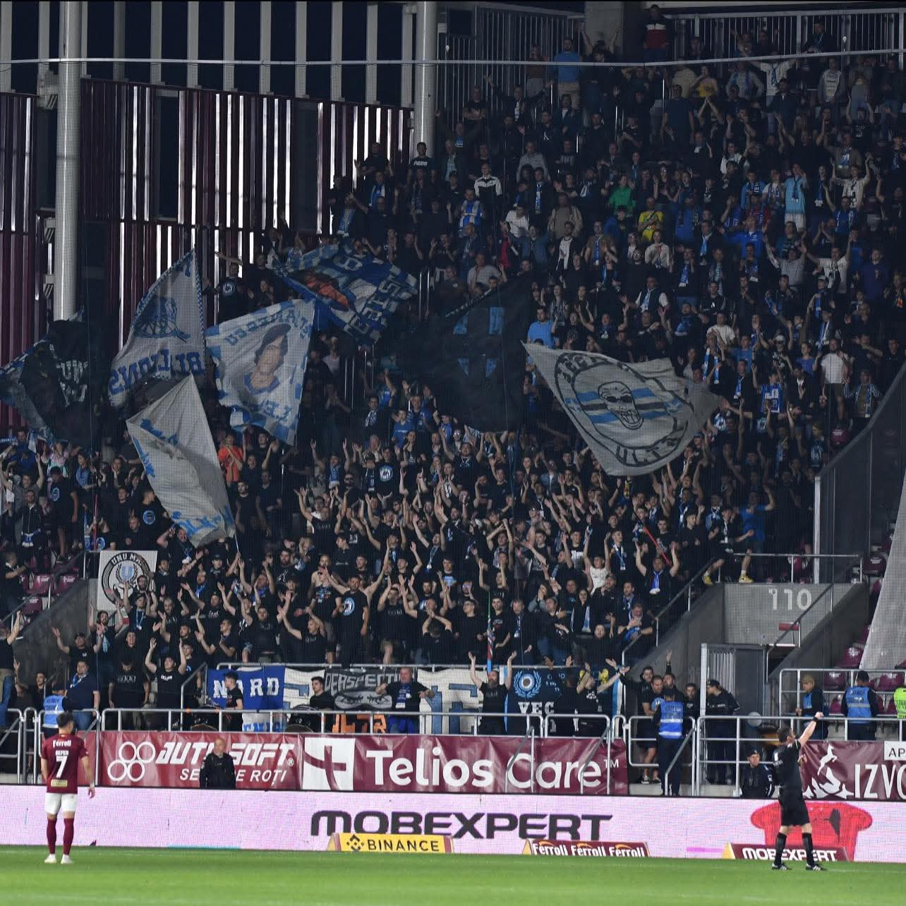 Universitatea Craiova pășește cu certitudine spre primul loc în SuperLiga după finalul sezonului regulat, în timp ce Rapid București își păstrează speranțele de a recuceri titlul