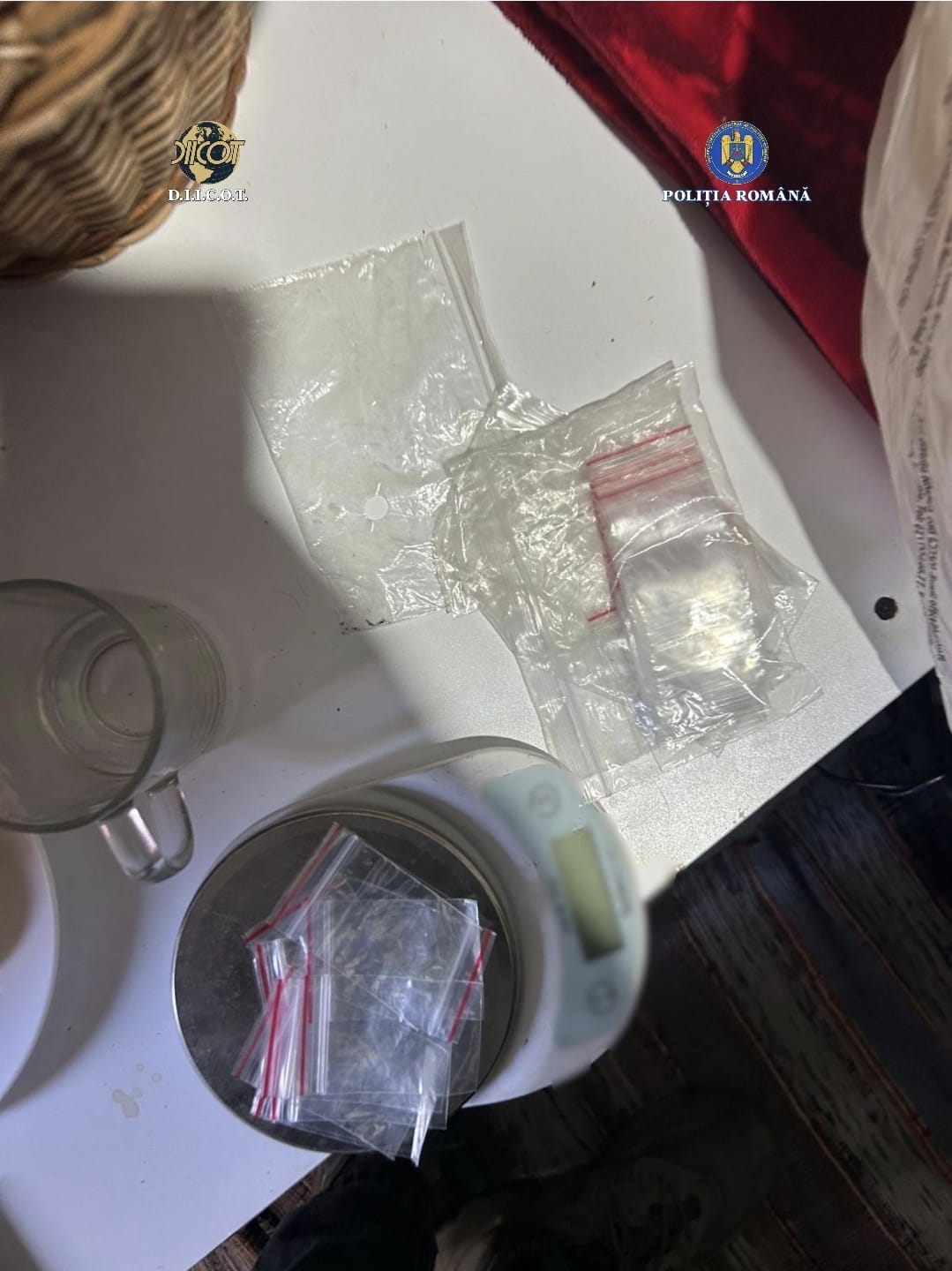 O rețea de trafic cu substanțe psihoactive destructurată de autoritățile din Cluj