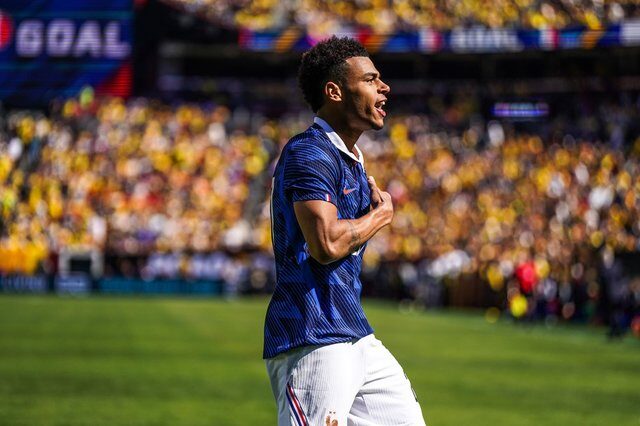 Selecționata Franței învinge Columbia într-un meci amical disputat pe teren neutru Echipa națională a Franței a obținut o victorie clară, scor 3-1, în fața Columbiei, într-un meci amical jucat duminică seara pe Northwest Stadium, din Landover, Maryland