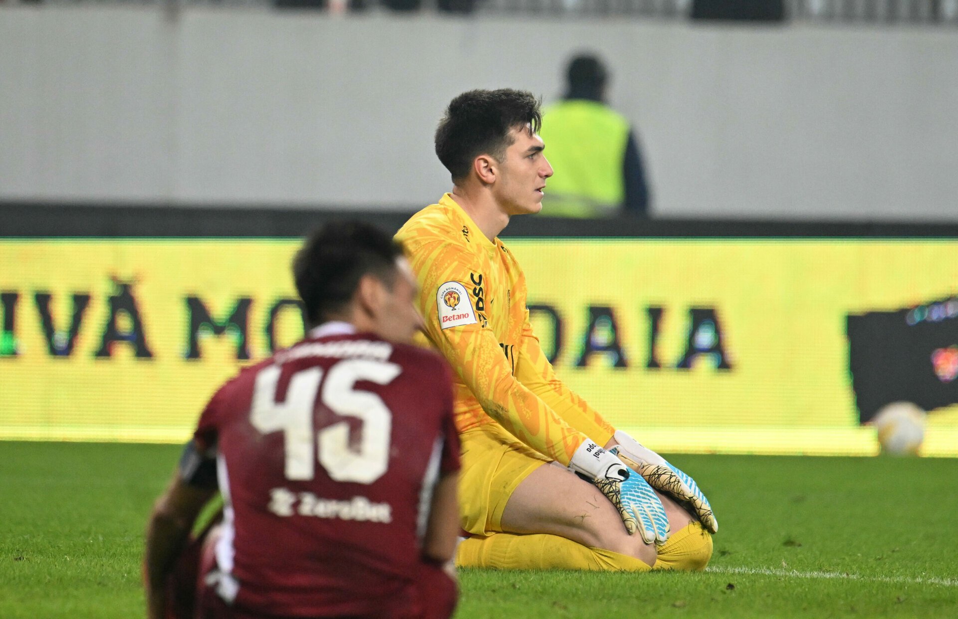 CFR Cluj păstrează optimismul după eliminarea din Cupa României, în ciuda înfrângerii în prelungiri la Craiova Echipa campioană a României, CFR Cluj, a marcat o etapă dificilă în drumul său spre cucerirea unui nou titlu, după o eliminare neașteptată din Cupa României