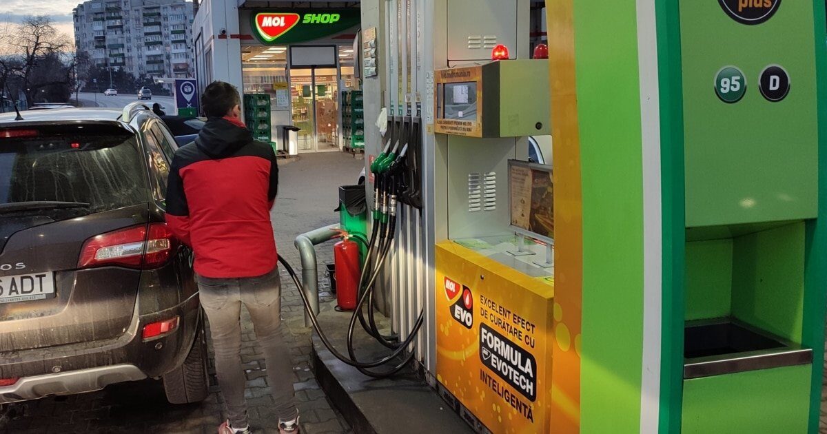 Guvernul: Plafonare la carburanți pânã pe 30 iunie, scad accizele