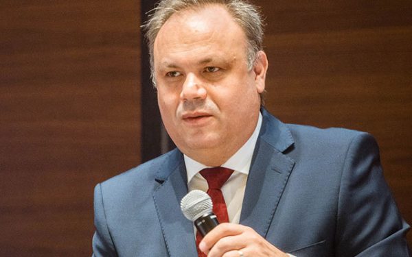 RCA, paradoxul românesc: Peste jumătate au notă maximă, dar plătim scump