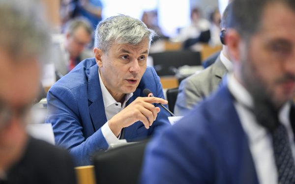 Virgil Popescu, dezbatere la Bruxelles: Cum grăbește UE investițiile în energie