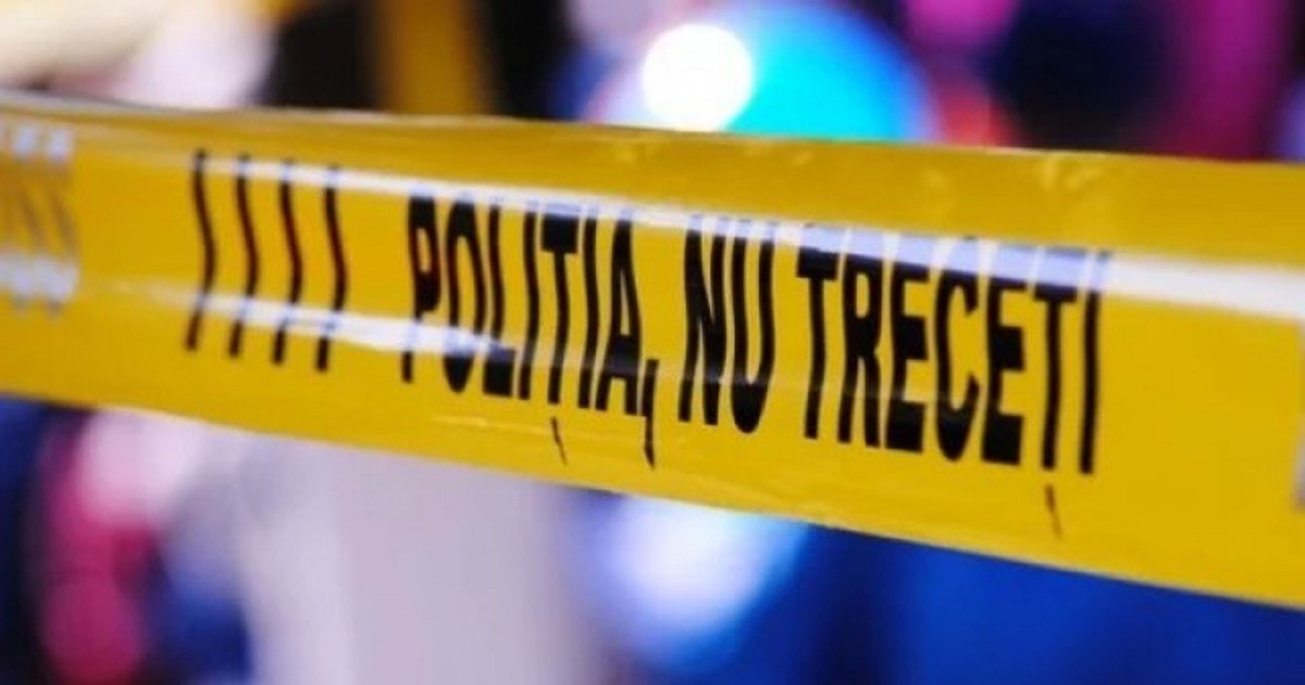 Un copil de 12 ani a murit după ce a căzut de la etajul 4 al unui apartament din Pitești Un băiat de 12 ani a decedat luni, 6 aprilie, după ce s-a aruncat de la balconul apartamentului în care locuia în cadrul unui centru de tip familial din Pitești