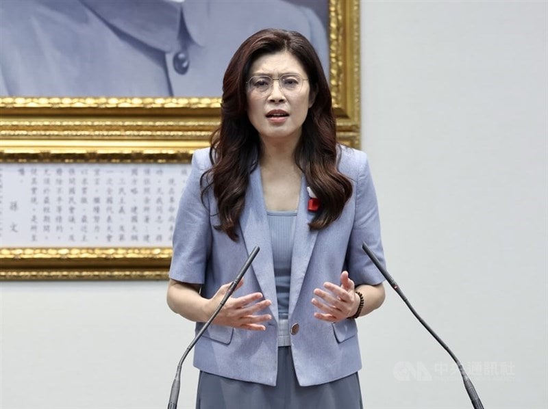 Șefa opoziției din Taiwan, Cheng Li-wun, a lipsit de la discuțiile cruciale privind bugetul apărării insulei, în timp ce se află într-o vizită în China, generând nemulțumire în rândul parlamentarilor de la Taipei