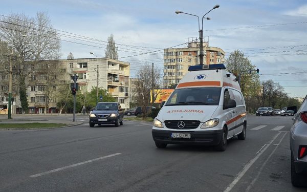 Șoferii Români, în spatele ambulanțelor: Pot încălca regulile rutiere