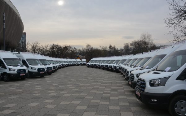 Afacere cu microbuze: Bolojan plătește 218.000 euro, ARGEȘ-ul acuză