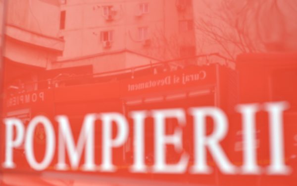 Incendiu la un bloc din Constanța: Zece locatari, autoevacuați