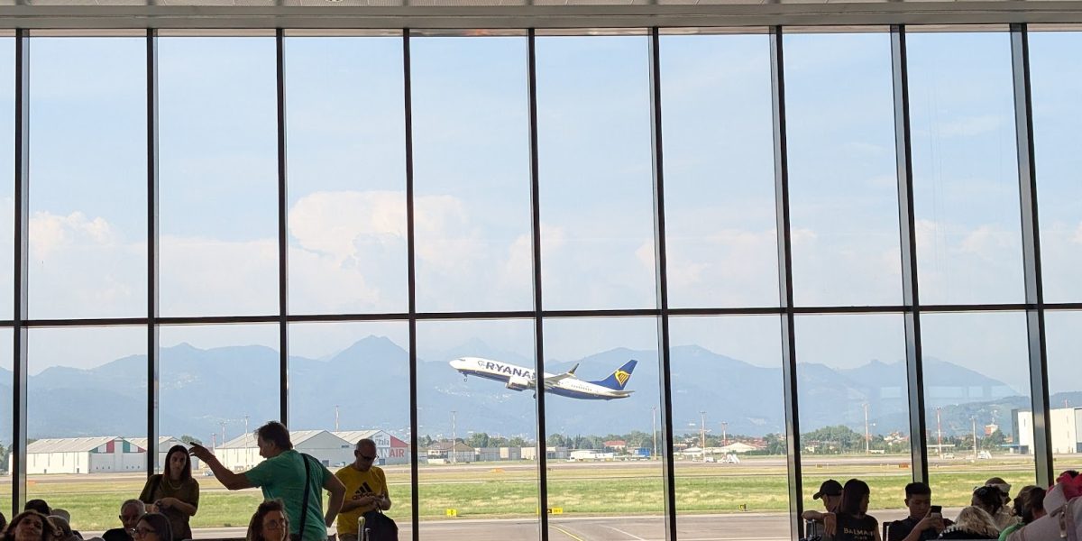 UE pregătește planul de criză: Penurie de combustibil pentru avioane, din cauza Iranului