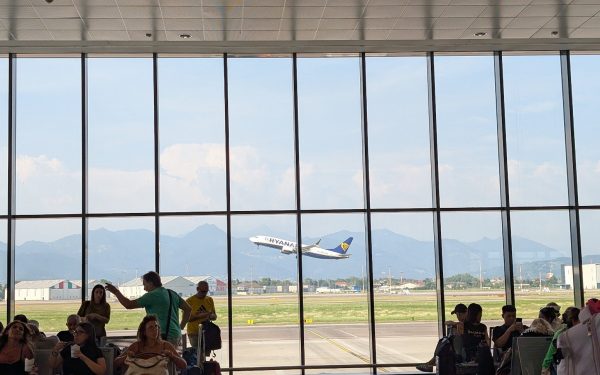 UE pregătește planul de criză: Penurie de combustibil pentru avioane, din cauza Iranului