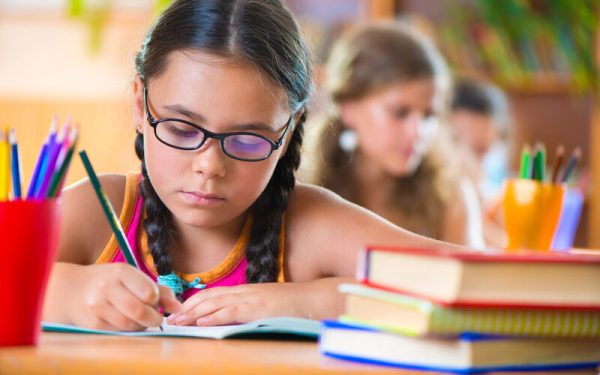 Școlile suedeze, RETUR la cărți: REDUCERI drastice pentru digitalizare