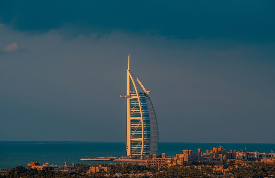 Burj Al Arab, hotelul-simbol din Dubai, se închide: renovări după ce fațada a fost avariată