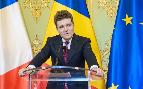 Timiș: Un bărbat vrea să-l asasineze pe președinte! Strânge bani pe rețelele sociale, anchetă