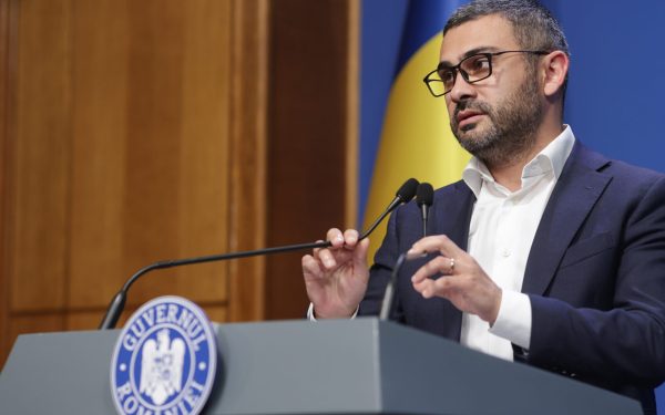 Manole zdruncină sistemul: Sute de posturi eliminate, pensiile în pericol