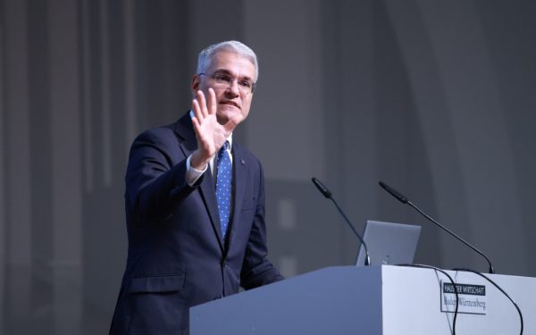 România, în pericol: Pîslaru dezvăluie ce pierderi aduce criza politică