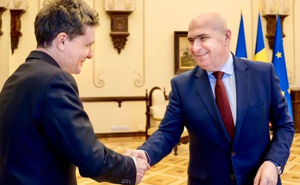 Președintele începe consultările: Primele discuții cu partidele miercuri