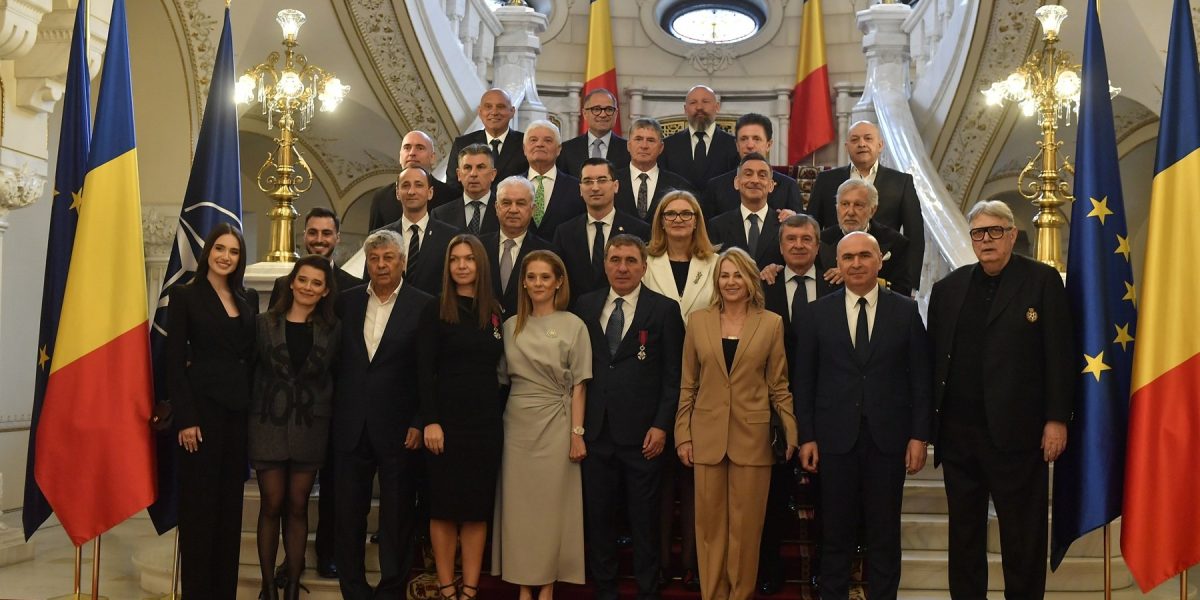 Club din SuperLiga, Fuziune-Bombă: Generația de AUR, Gata de Semnătură