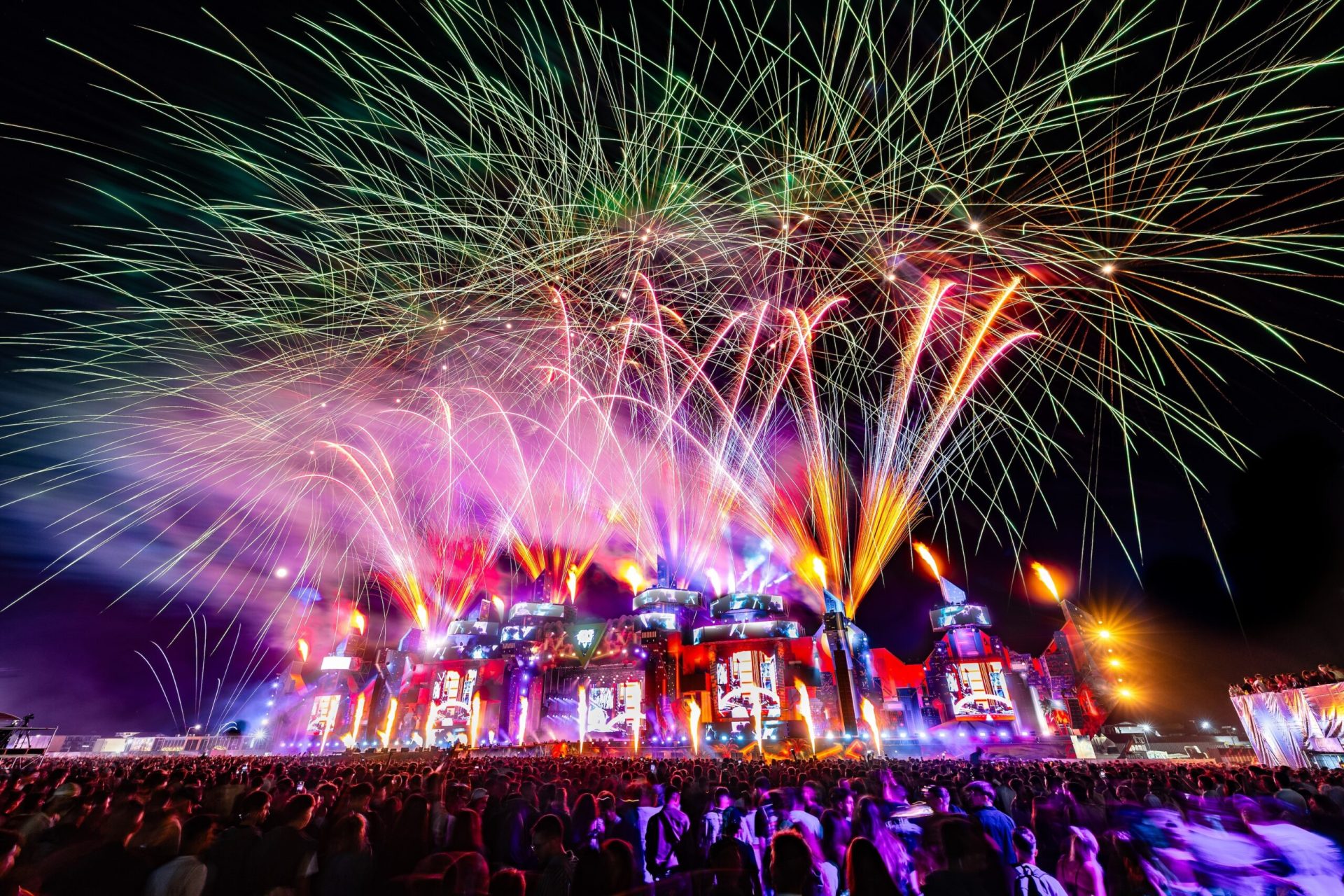 Pentru prima dată, un festival românesc, Beach, Please!, inițiat local, a reușit să genereze o distribuție globală a conținutului său, fără a apela la intermedierea instituțională