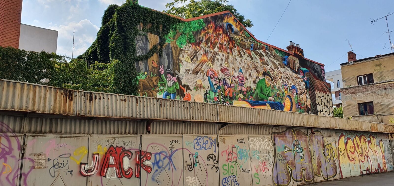 Primarul general al Capitalei, Nicu Ciucu, a hotărât comasarea instituțiilor de cultură Arcub, Teatrul Bulandra și Muzeul Național de Artă, într-o singură structură administrativă