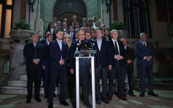 Bolojan, pe muchie de cuțit: PSD retrage sprijinul, ce urmează pentru Guvern