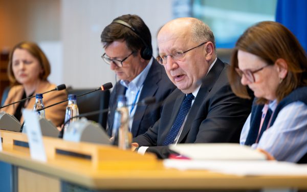 Apărare UE: Comisarul cere viteză pentru contracararea Rusiei