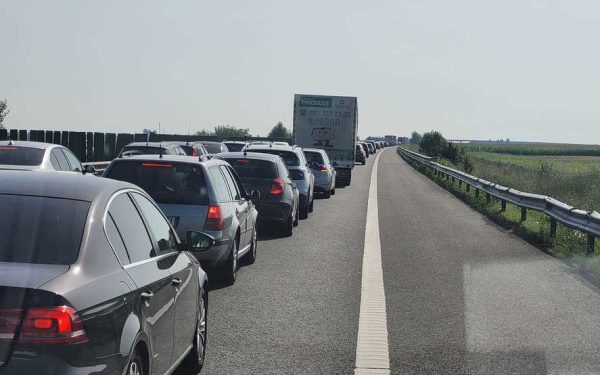 Blocaje uriașe pe autostrăzi: A1, A2, A3, A7 și DN-uri, din cauza traficului
