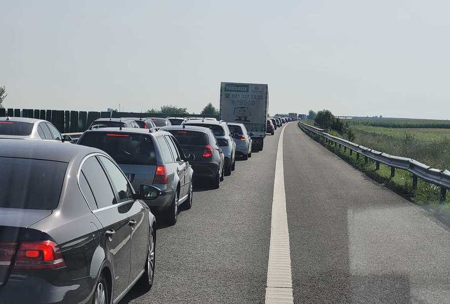 Blocaje uriașe pe autostrăzi: A1, A2, A3, A7 și DN-uri, din cauza traficului