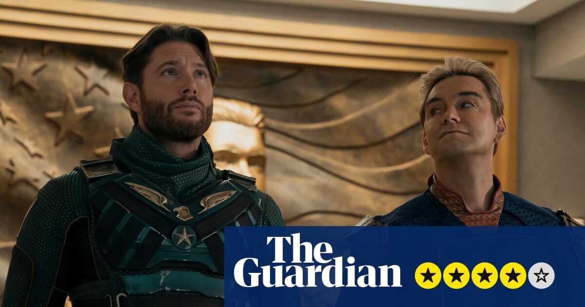 „The Boys” revine pentru sezonul final: O ultimă rundă de satiră sângeroasă Serialul „The Boys”, creație bazată pe benzile desenate de Garth Ennis și Darick Robertson, va debuta cu cel de-al cincilea și ultimul său sezon