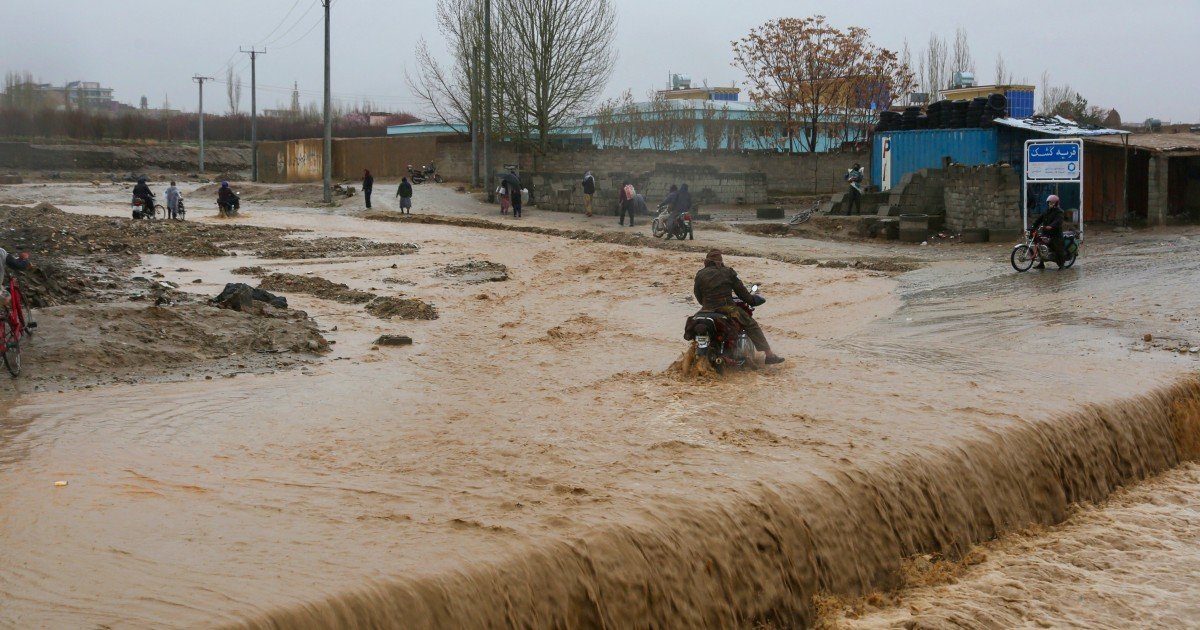 Afganistanul se confruntă cu unul dintre cele mai severe valuri de inundații din ultimele luni, care a făcut până acum cel puțin 77 de victime, iar alte 137 de persoane sunt rănite