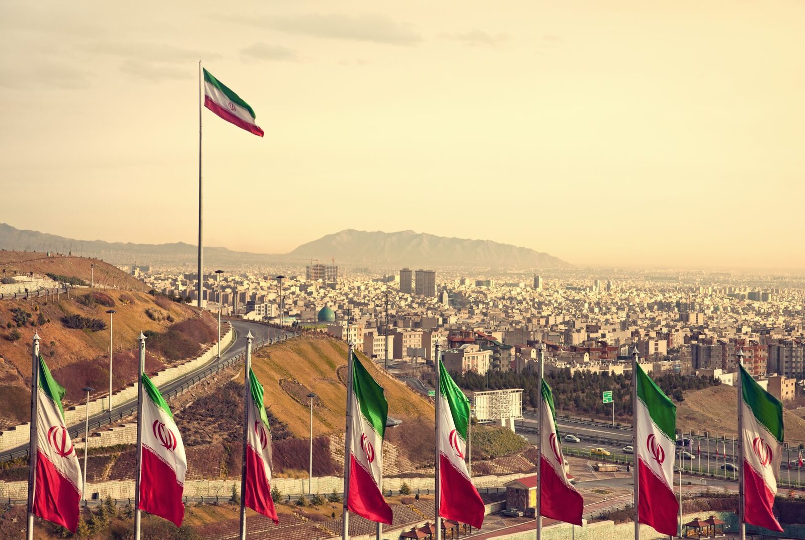 Iranul, furios, cere despăgubiri și apără strâmtoarea Ormuz