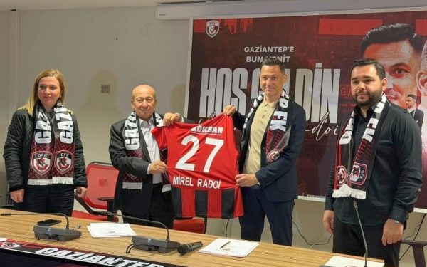 Mărturisirea-șoc: „Dacă NU-i mulțumeam lui Donald Trump, NU mai eram AICI”