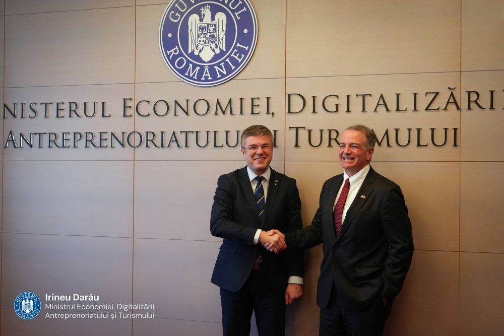 Senatorul USR Irineu Darău a avut discuții cu noul ambasador al Statelor Unite în România, DARRYL NIRENBERG Senatorul USR Irineu Darău a anunțat că a avut o întâlnire cu noul ambasador al Statelor Unite ale Americii în România, DARRYL NIRENBERG