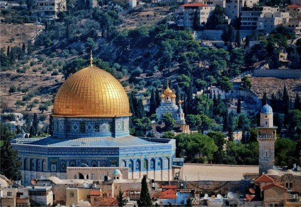 Patriarhia Română va aduce Sfânta Lumină de la Ierusalim în România în Sâmbăta Mare, printr-o cursă aeriană specială