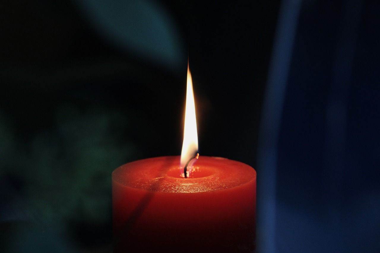Sfânta Lumină vine azi de la Ierusalim, în România